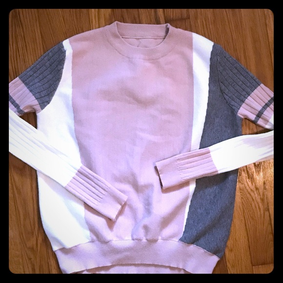 Light sweater with geometric color block pattern - Picture 1 of 4